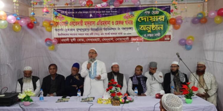 নোয়াখালীতে মাদ্রাসায় নয়া হাফেজদের পাগড়ি প্রদান